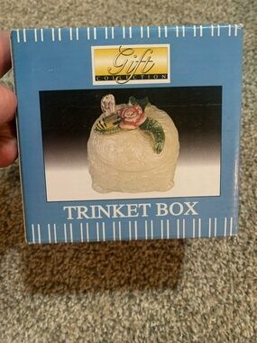 NWT Gift Collection Trinket Box - Cream with Pink Rose and Green Leaf Accent
